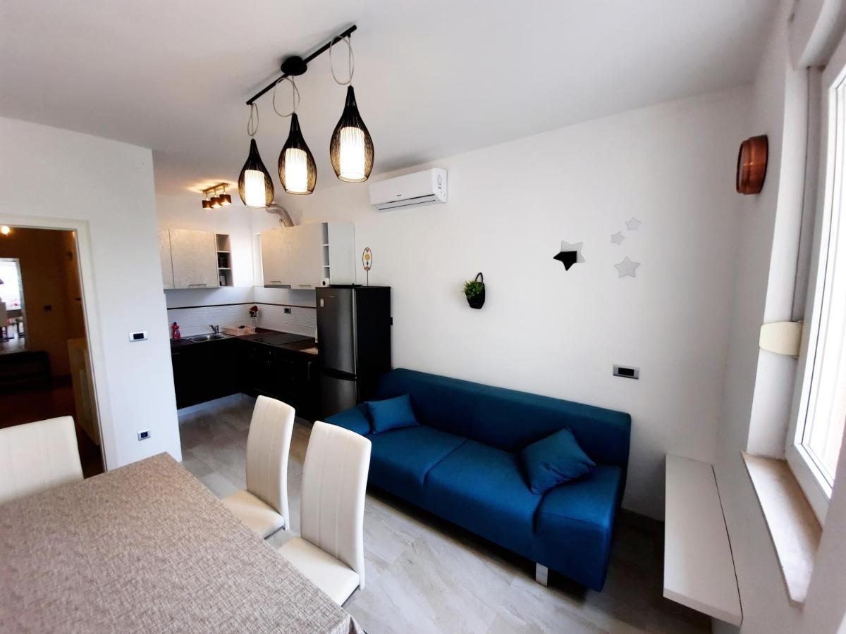 Split Symphony Veranda: Modern, New Apartment ภายนอก รูปภาพ
