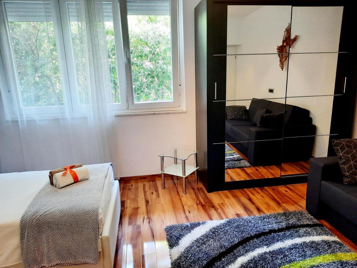 Split Symphony Veranda: Modern, New Apartment ภายนอก รูปภาพ