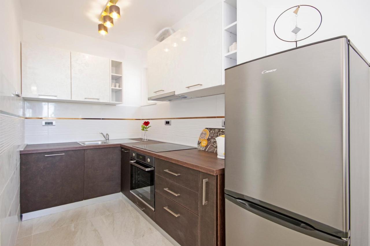 Split Symphony Veranda: Modern, New Apartment ภายนอก รูปภาพ