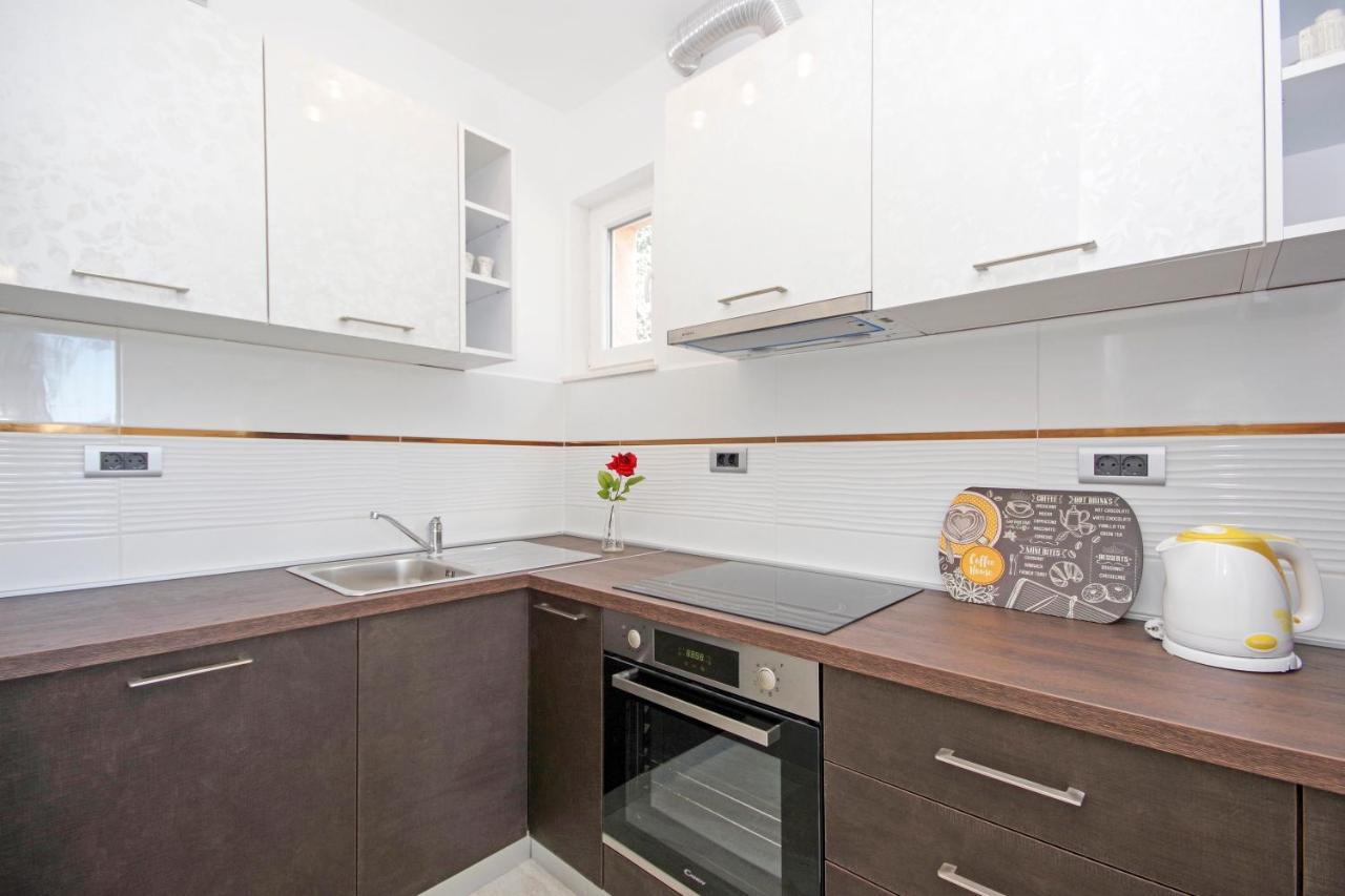 Split Symphony Veranda: Modern, New Apartment ภายนอก รูปภาพ