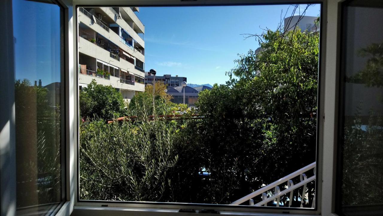 Split Symphony Veranda: Modern, New Apartment ภายนอก รูปภาพ