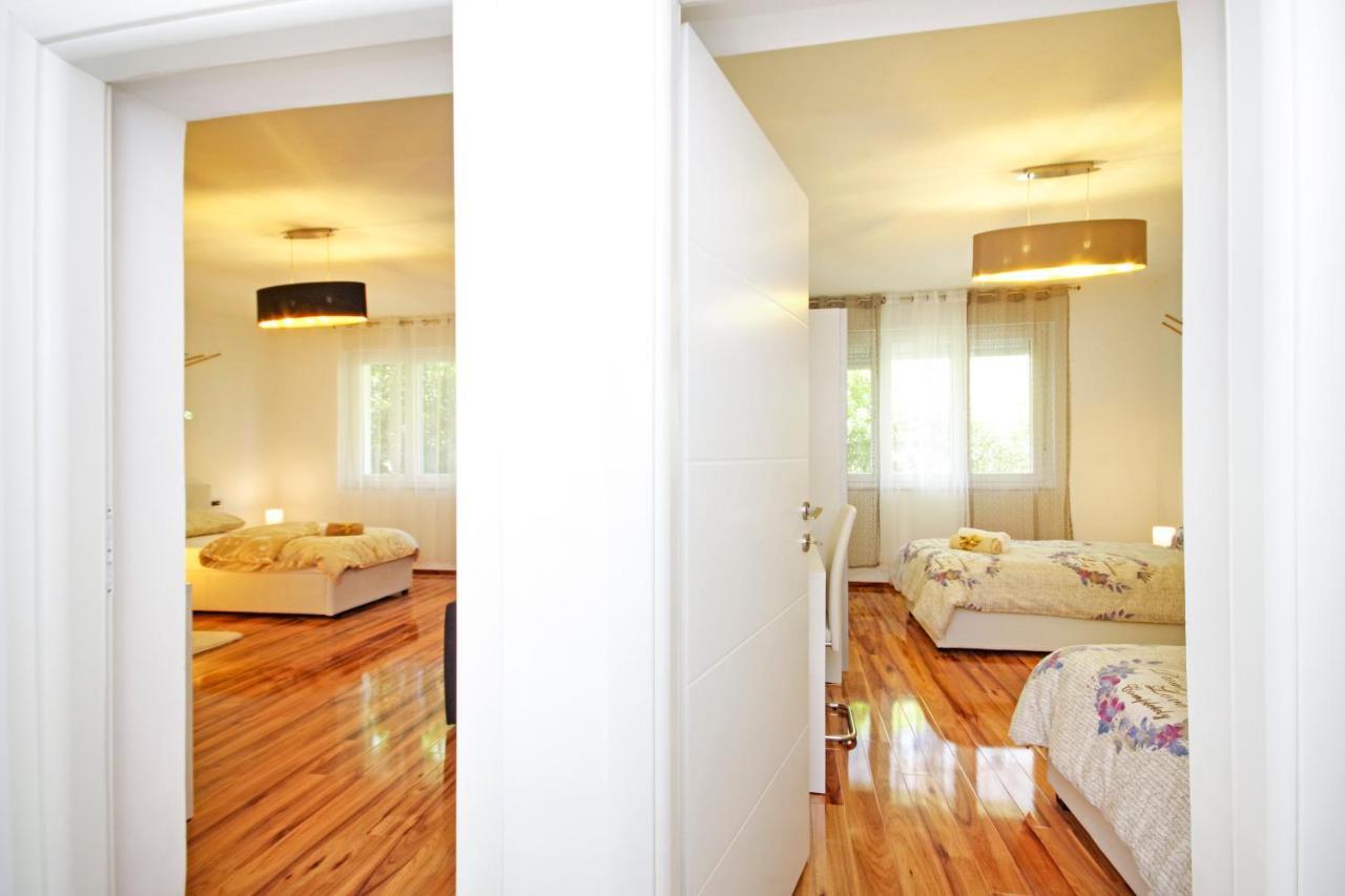Split Symphony Veranda: Modern, New Apartment ภายนอก รูปภาพ