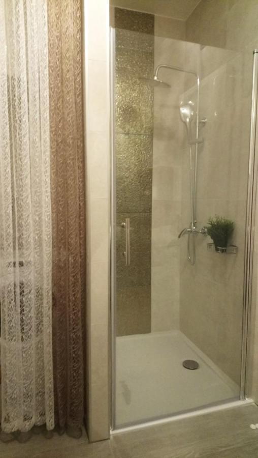 Split Symphony Veranda: Modern, New Apartment ภายนอก รูปภาพ